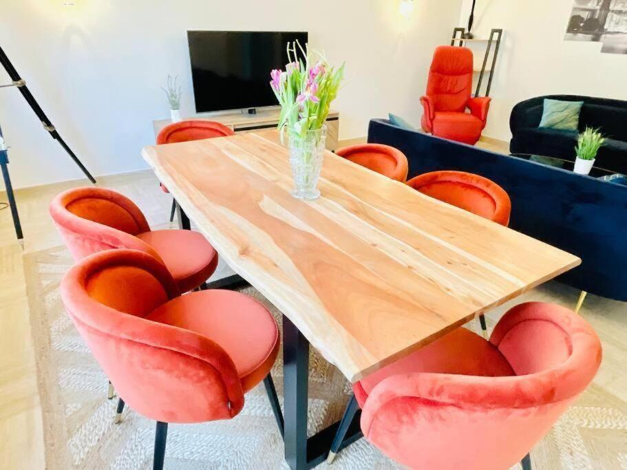 Three Bedrooms Flat In Center W. Terrace&parking Apartment *