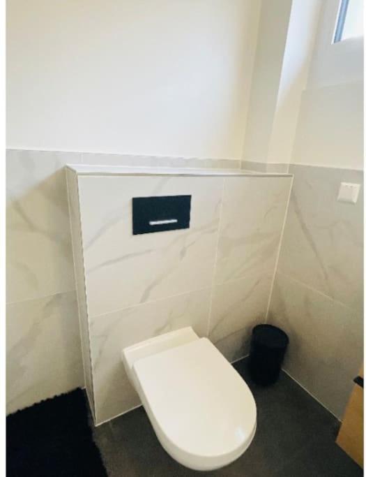 Three Bedrooms Flat In Center W. Terrace&parking Apartment