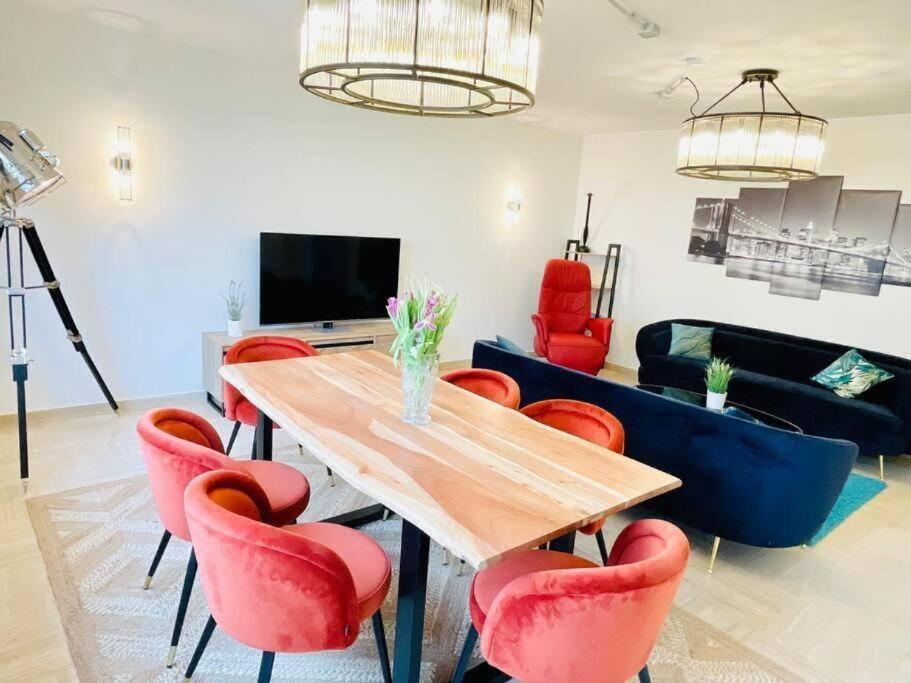 Apartment Three Bedrooms Flat In Center W. Terrace&parking