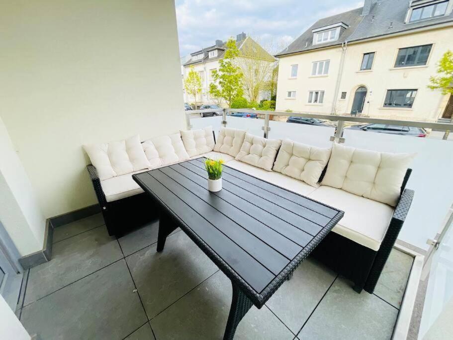 Three Bedrooms Flat In Center W. Terrace&parking Apartment
